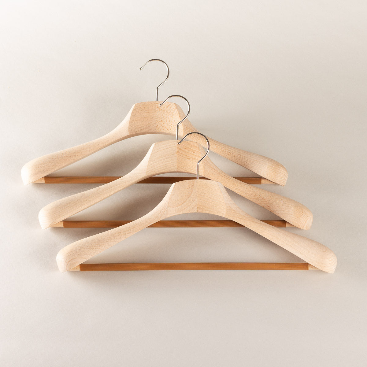The Shoe Care Shop Suit and jacket hanger deluxe - unvarnished with trouser bar
