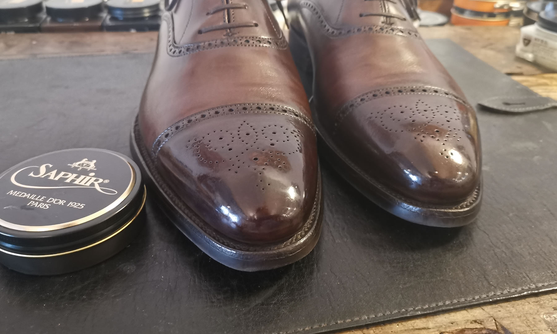 Shined leather shoes with Saphir Médaille d'Or shoe polish